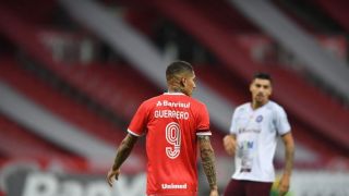 De principal jogador à reserva: Relembre momentos da passagem de Paolo Guerrero pelo Inter