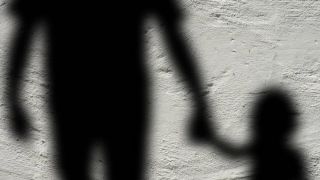 Preso homem que confessou ter espancado a enteada de quatro anos