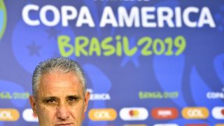 Tite não confirma escalação da Seleção, mas inicia treino com Fernandinho na vaga de Arthur