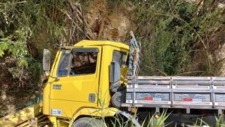 Acidente com caminhão em Camaquã deixa um homem ferido 