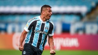 Diego Souza se torna o 9º maior artilheiro da história do Brasileirão