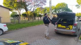 Meia tonelada de maconha é apreendida em carro roubado na BR-290