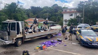 Polícia Rodoviária Federal apreende mais de uma tonelada de maconha em caminhão de mudanças