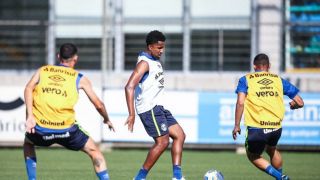 Grêmio se prepara para o jogo contra o Corinthians, penúltimo desafio na briga contra o rebaixamento