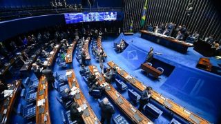 Senado deve votar nesta terça parecer que visa suspender decretos das armas