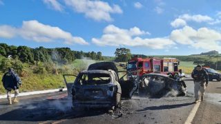 Acidente entre dois carros deixa uma pessoa morta em Muitos Capões