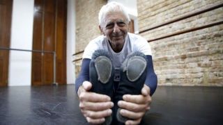 Aos 80 anos, aposentado faz 5 aulas de balé por dia: 'Eu me sinto vivo'