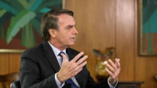 “Para quanto irá o litro da gasolina? R$ 8?”, questiona Bolsonaro ao criticar o fim do congelamento do ICMS