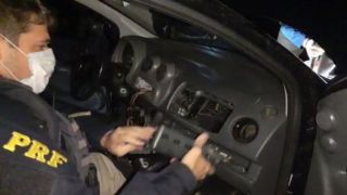 PRF prende casal de traficantes com cocaína e celulares em Eldorado do Sul