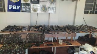 Cinco homens e uma mulher são presos após roubo em loja de armas em Três de Maio