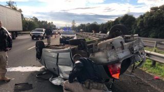 Acidente com duas mortes provoca bloqueio total de trecho da Freeway, em Gravataí