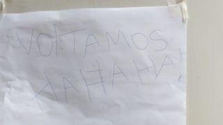 'Voltamos': assaltantes deixam cartaz com recado após invadir escola dois dias seguidos em Porto Alegre