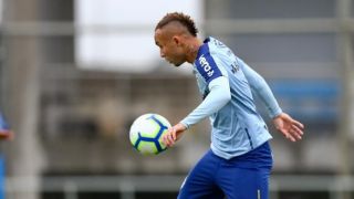Direção do Grêmio ainda não recebeu nenhuma proposta por Everton nesta janela