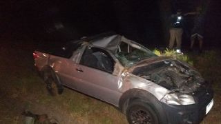 Camionete capota na BR-116 em Sentinela do Sul
