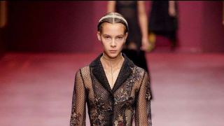 Modelo de Encruzilhada do Sul brilha na passarela do Paris Fashion Week