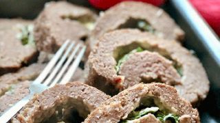 Receita de rocambole de carne moída com recheio de espinafre