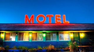 Homem agride esposa após ver fotos dela com idoso dentro de motel em cidade gaúcha