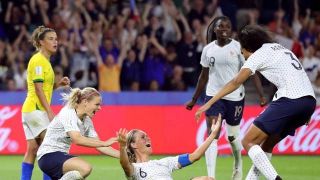 Brasil luta, mas leva gol de Henry na prorrogação e dá adeus à Copa