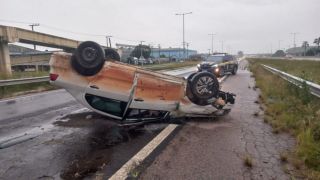 Duas pessoas ficam feridas em acidente na BR-116 em Camaquã