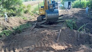 DESVIO NO INTERIOR:  manutenção de pontes próximo a prainha do Campo do Umbú estão sendo feitas.
