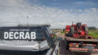 Decrab Camaquã apreende maquinário transportado irregularmente