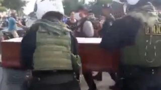 Mulher se debate durante o próprio funeral, é levada ao hospital e morre 'de novo'
