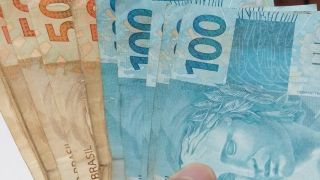 Trabalhadores nascidos em abril podem sacar até R$ 1 mil do FGTS