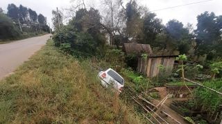 Carro sem ocupantes é localizado por populares na ERS-350 em Dom Feliciano