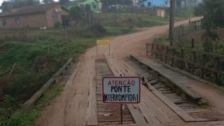 Ponte na Rua General Osório foi danificada por caminhão em Dom Feliciano