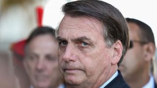 Bolsonaro muda rota após prisão de militar com droga e para em Lisboa