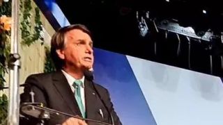 “O espaço da mulher é em qualquer lugar, não precisa colocar cota para mulher”, diz Bolsonaro