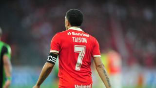 Taison tem lesão confirmada e para por 3 semanas