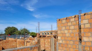 As obras de ampliação e reforma da Escola Municipal Catulino Pereira da Rosa não param.