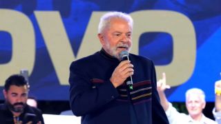 Lula diz que, se for eleito, a Petrobras, os Correios, a Caixa e o Banco do Brasil não serão privatizados