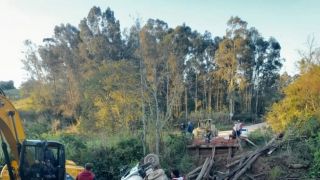 Após acidente com caçamba, Prefeitura reconstrói ponte no interior de Camaquã