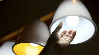 Governo federal diz que cobrará multa diária a concessionárias que não reduzirem a conta de luz