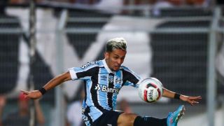 Atacante Biel retorna ao Grêmio contra o Vila Nova; veja a lista de relacionados