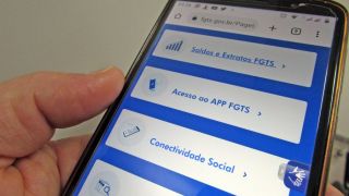 Saiba como aposentado que trabalha pode sacar FGTS