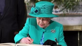  Há três anos, estudantes de uma escola pública gaúcha receberam carta da rainha Elizabeth II