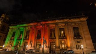Palácio Piratini é iluminado com as cores do Rio Grande do Sul para comemorar a Semana Farroupilha