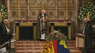 Corpo da rainha Elizabeth II é sepultado no Castelo de Windsor