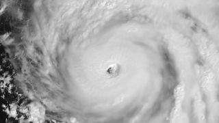 Após causar apagão na Flórida, nos Estados Unidos, furacão Ian vira tempestade tropical