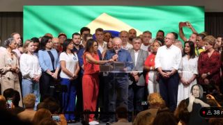 “Pensavam que tinham acabado com a minha vida política”, diz Lula