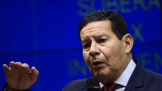 “Eles que venham, não passarão”, diz vice-presidente Hamilton Mourão sobre o comunismo