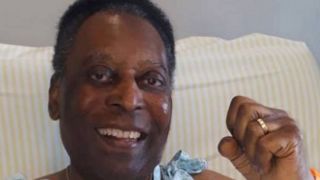 Pelé teve Covid-19 e uma infecção no pulmão antes de ser hospitalizado