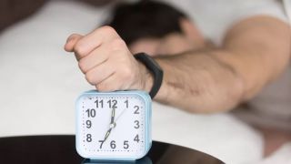 Alzheimer e sono: como dormir mal impacta o cérebro e eleva o risco de doenças neurodegenerativas