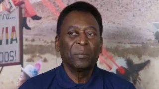 Pelé apresenta melhora, mas não tem previsão de alta, diz novo boletim médico