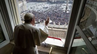 Papa revela que assinou carta de renúncia caso problemas de saúde o impeçam de desempenhar funções