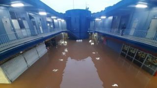 Rodoviária de Porto Alegre amanhece alagada