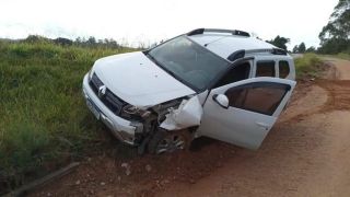 Carro bate e sai da pista na ERS-350